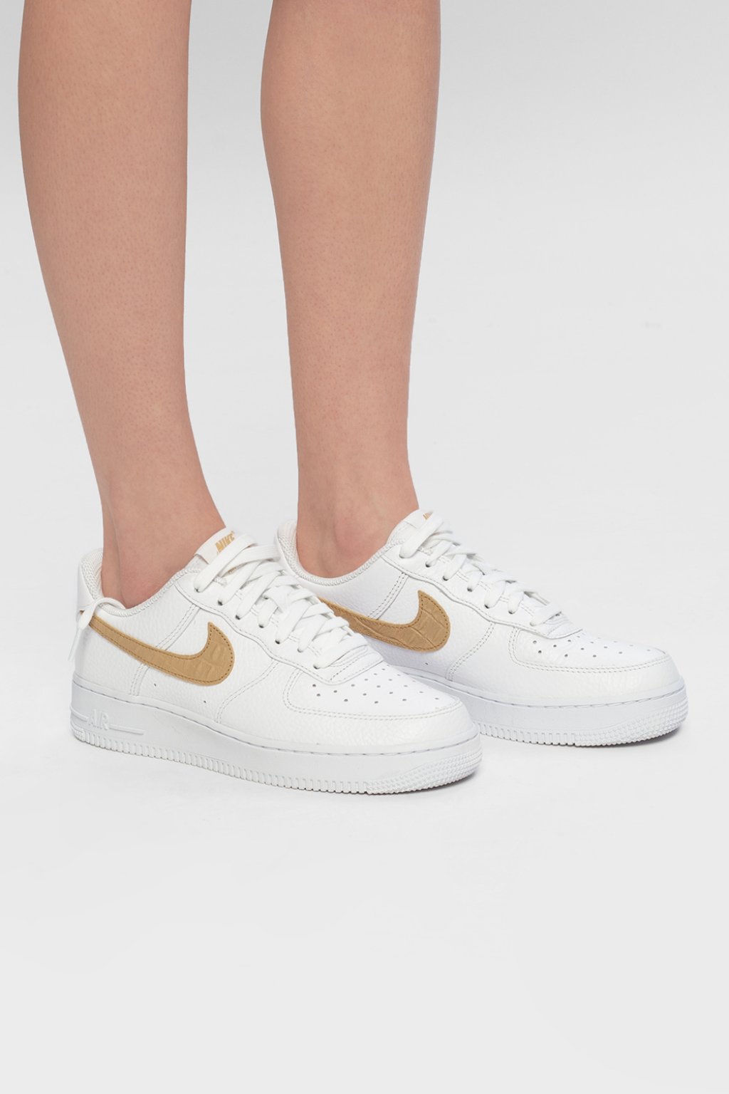 Nike air force 1 lv8 white club discount gold